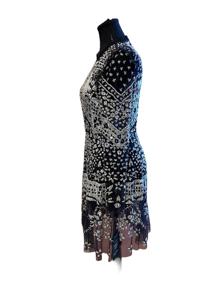 Noir et Argent NEEDLE & THREAD Robes, 8